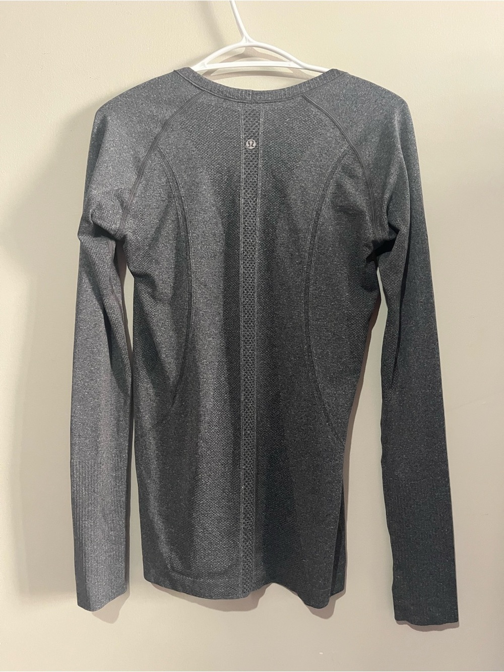 Lululemon Swiftly long sleeve size 8 grey scoop neck - Picture 2 of 8